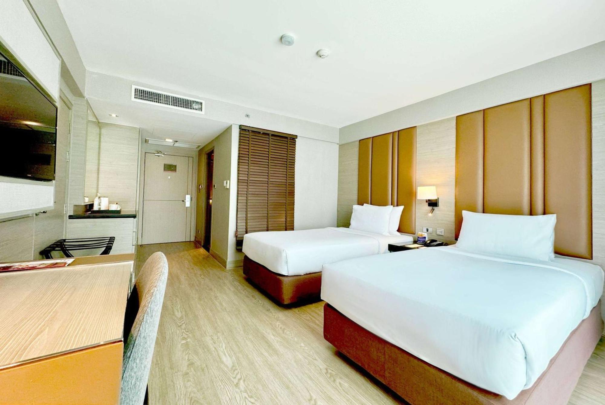 Ramada By Wyndham Bangkok Sukhumvit 11 Ξενοδοχείο Εξωτερικό φωτογραφία