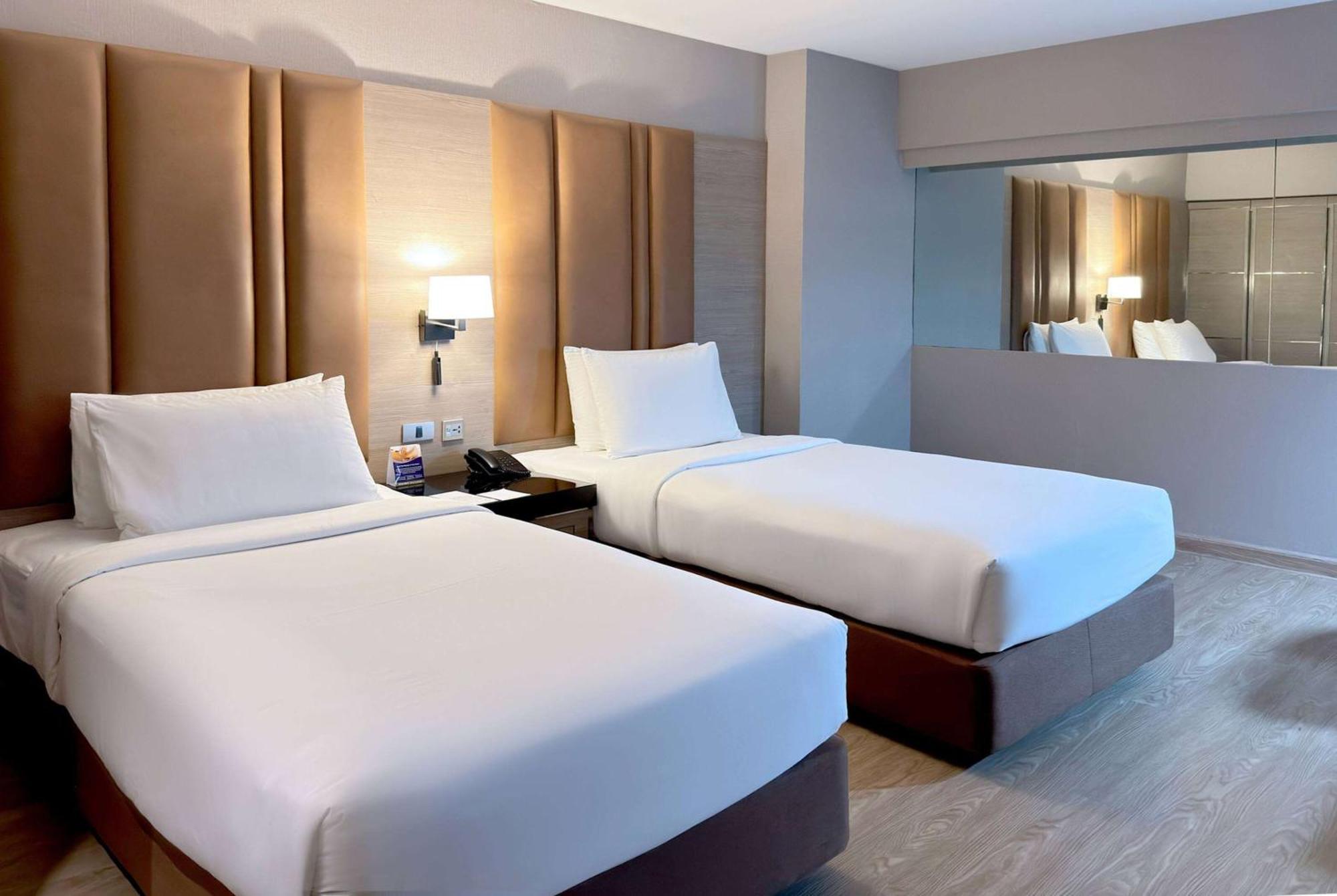 Ramada By Wyndham Bangkok Sukhumvit 11 Ξενοδοχείο Εξωτερικό φωτογραφία