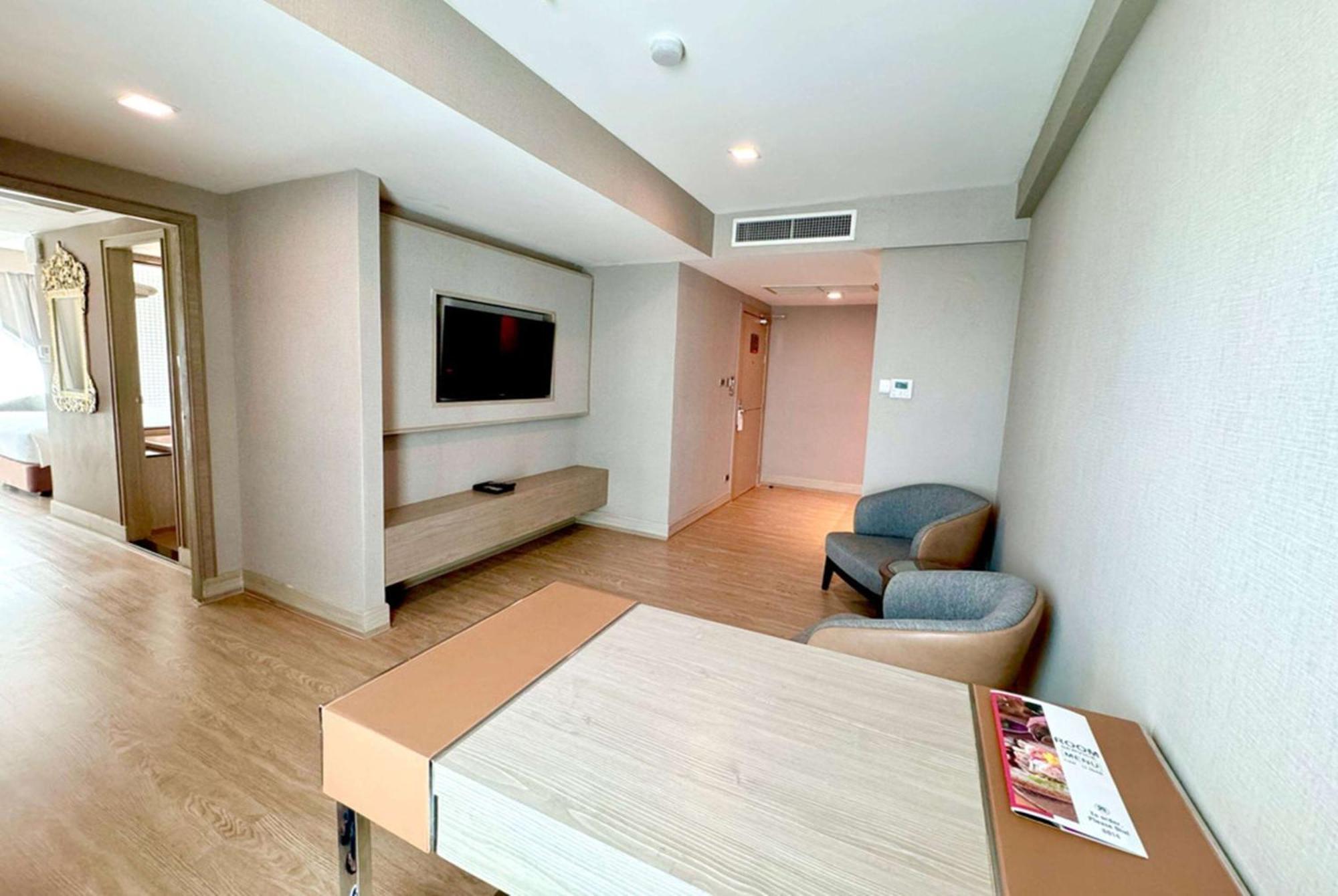 Ramada By Wyndham Bangkok Sukhumvit 11 Ξενοδοχείο Εξωτερικό φωτογραφία