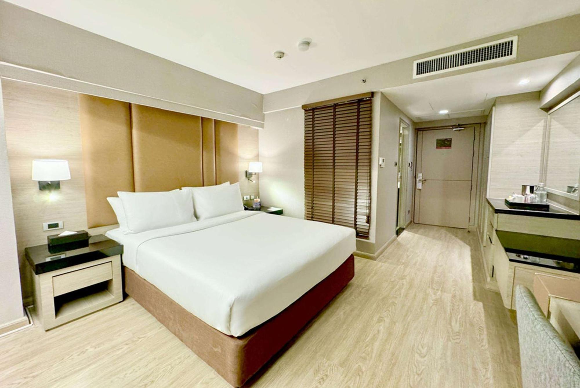 Ramada By Wyndham Bangkok Sukhumvit 11 Ξενοδοχείο Εξωτερικό φωτογραφία