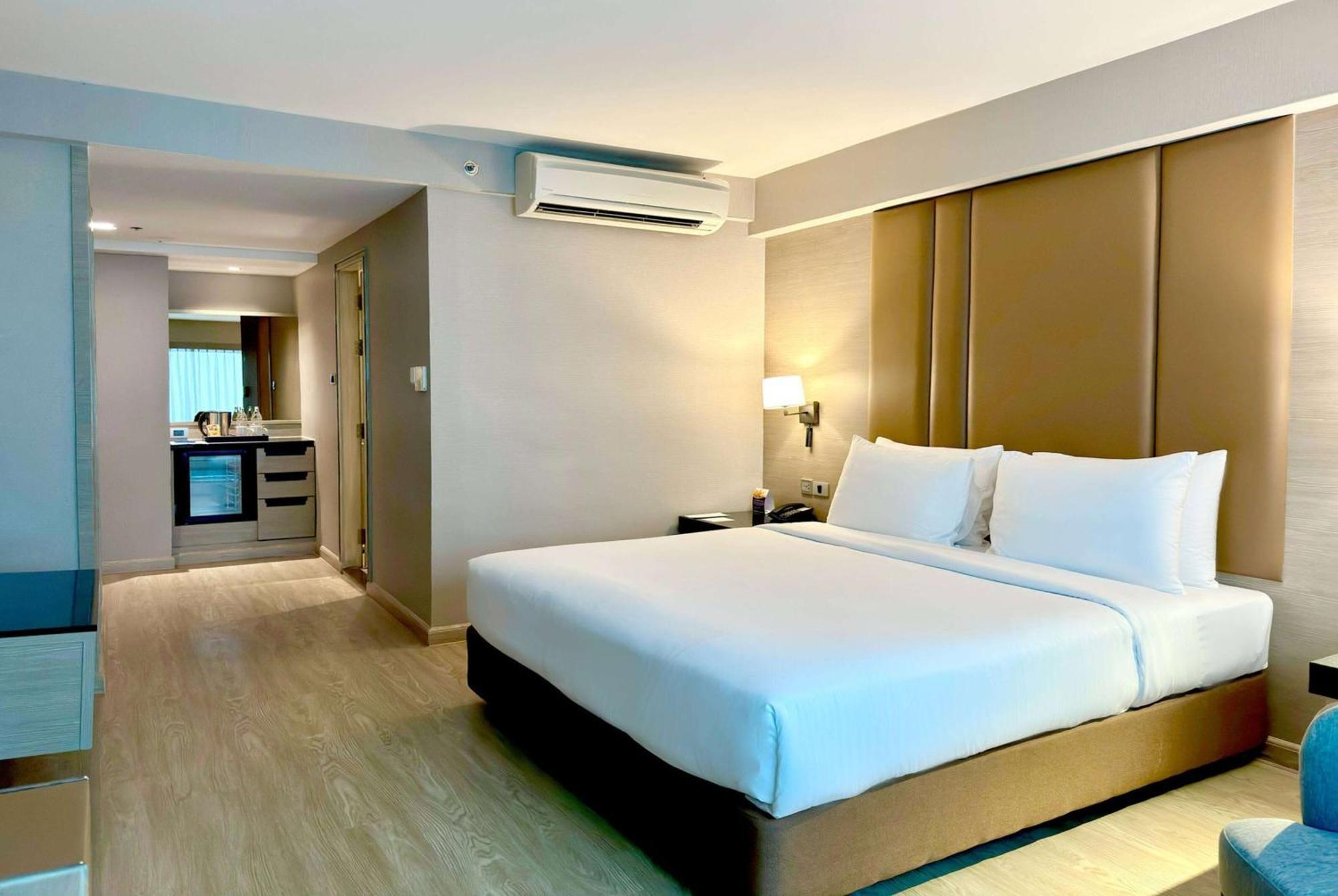 Ramada By Wyndham Bangkok Sukhumvit 11 Ξενοδοχείο Εξωτερικό φωτογραφία