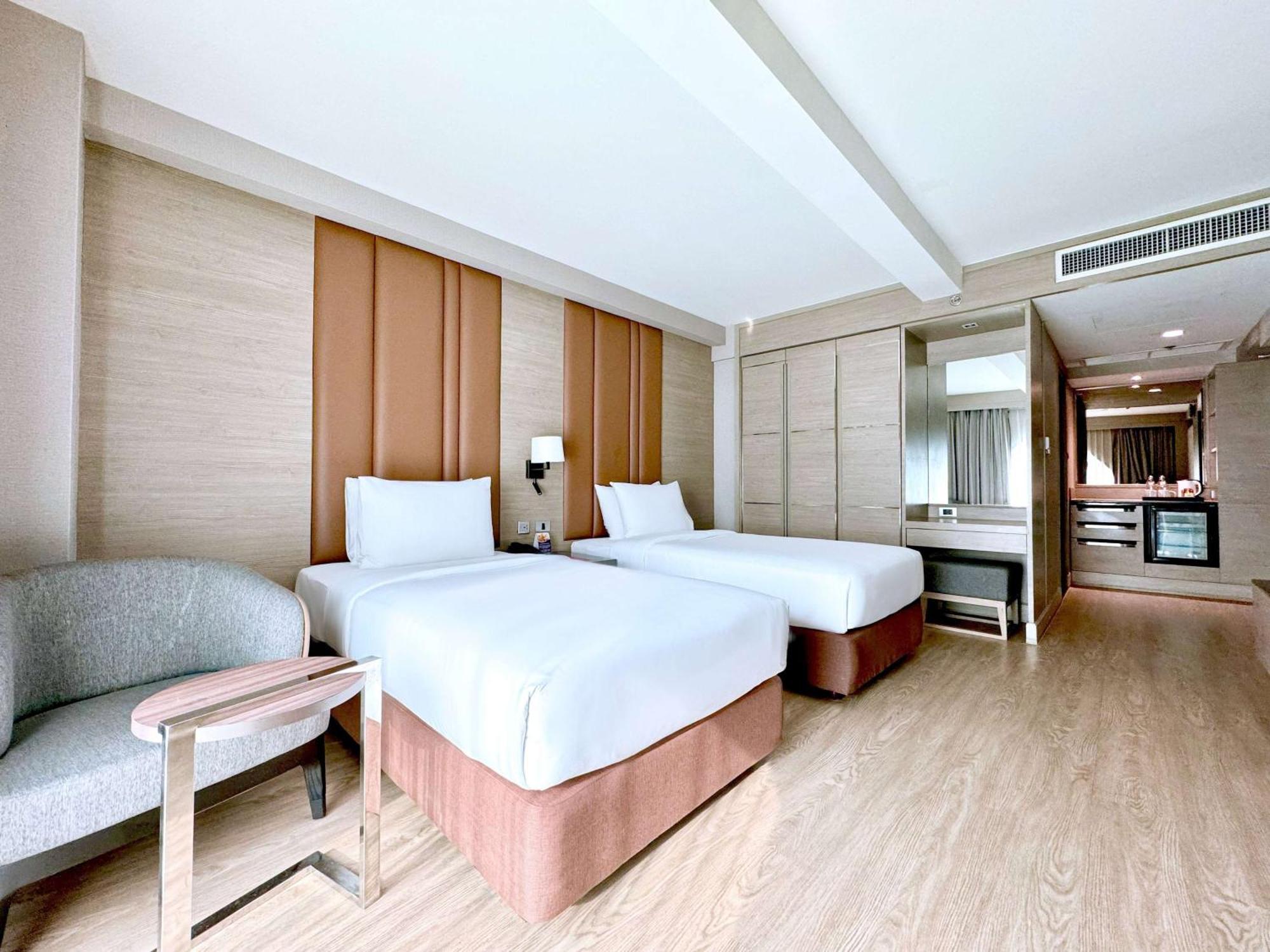 Ramada By Wyndham Bangkok Sukhumvit 11 Ξενοδοχείο Εξωτερικό φωτογραφία